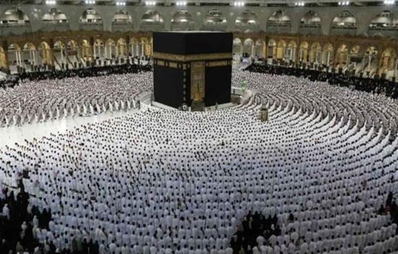 مرد سیاه‌پوست یواشکی پرسید: «هو ایز حسین؟»